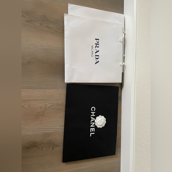 Chanel shopping bag Prada shopping bag - Picture 2 of 2